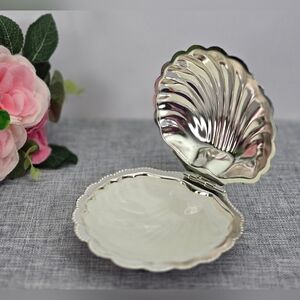 Vintage Silver Plated Clam Shell Caviar/Butter Dish w Milk Glass Insert  England